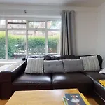 Bright And Spacious Philbeach Garden Apartment