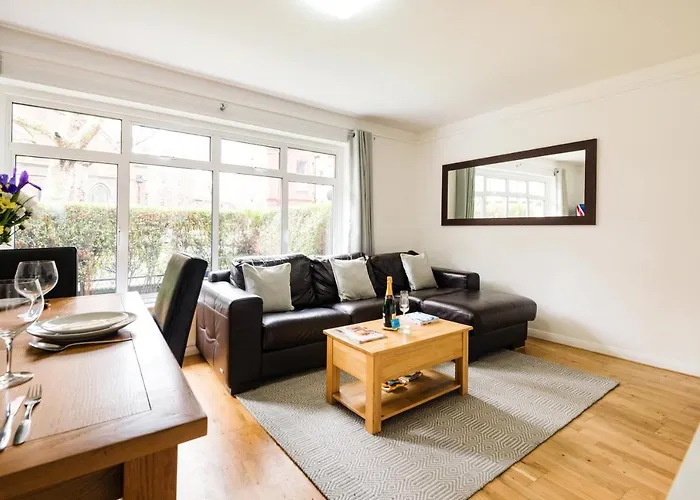 Bright And Spacious Philbeach Garden Apartment